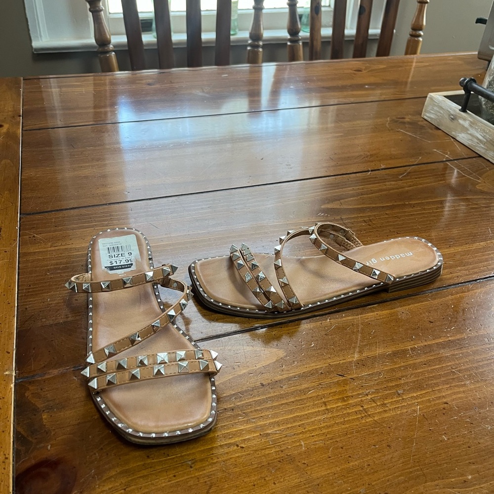 Madden Girl Hatch Tan Studded Strappy Slide Flat Sandals Size 9 NWT